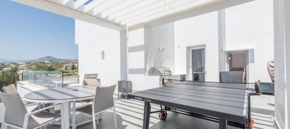 3 bedrooms Penthouse in La Quinta, Spain No. 186057 5