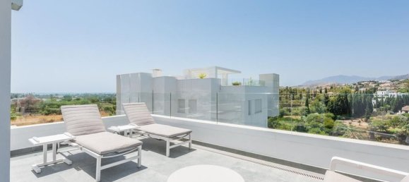 3 bedrooms Penthouse in La Quinta, Spain No. 186057 14