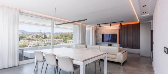 3 bedrooms Penthouse in La Quinta, Spain No. 186057 17