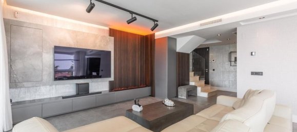 3 bedrooms Penthouse in La Quinta, Spain No. 186057 6