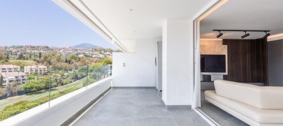 3 bedrooms Penthouse in La Quinta, Spain No. 186057 12