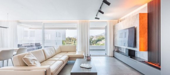 3 bedrooms Penthouse in La Quinta, Spain No. 186057 9