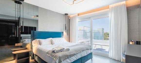 3 bedrooms Penthouse in La Quinta, Spain No. 186057 8