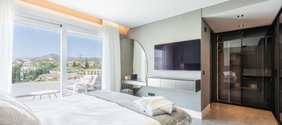 3 bedrooms Penthouse in La Quinta, Spain No. 186057 3