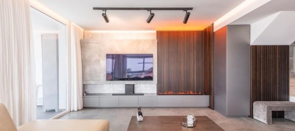 3 bedrooms Penthouse in La Quinta, Spain No. 186057 2