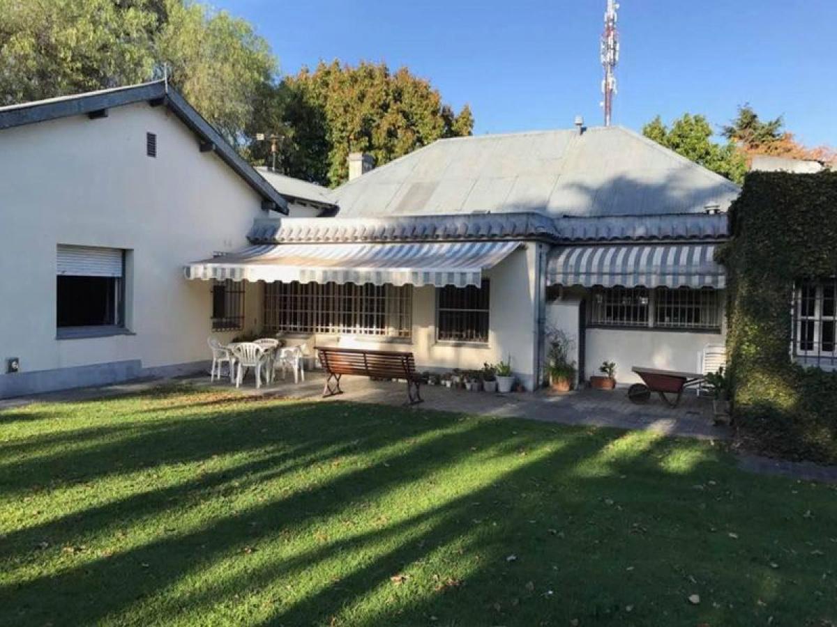 5 bedrooms House in San Miguel, Argentina No. 54604