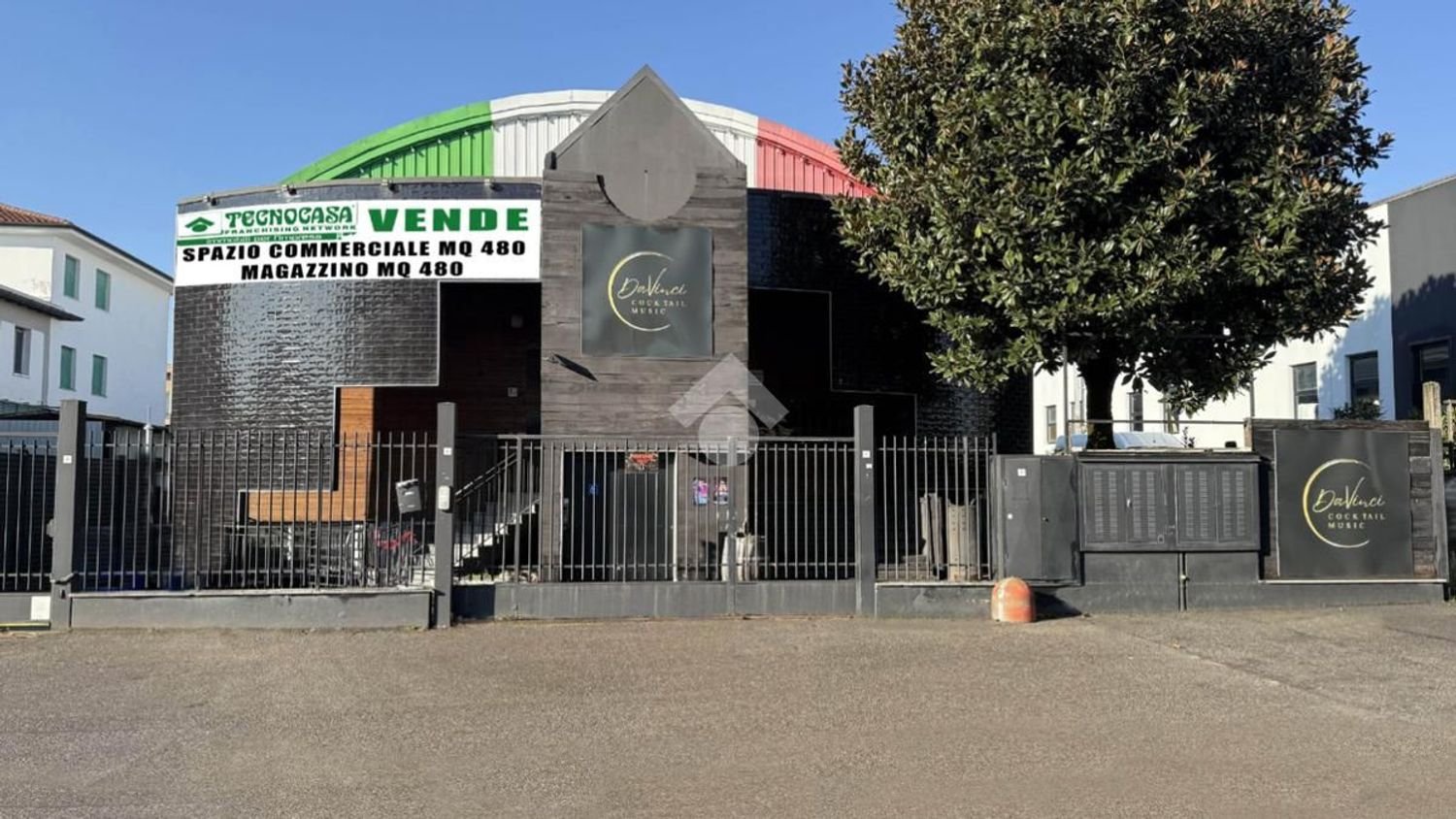 960m² Warehouse in Senago, Italy No. 379233