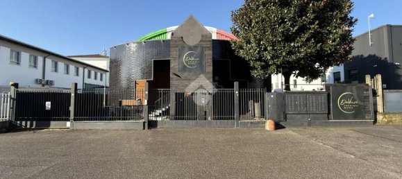 960m² Warehouse in Senago, Italy No. 379233 2