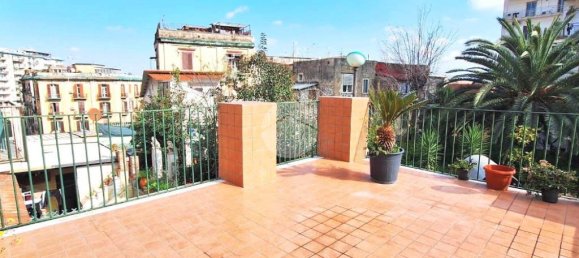 2 bedrooms Apartment in Naples, Italy No. 151107 3
