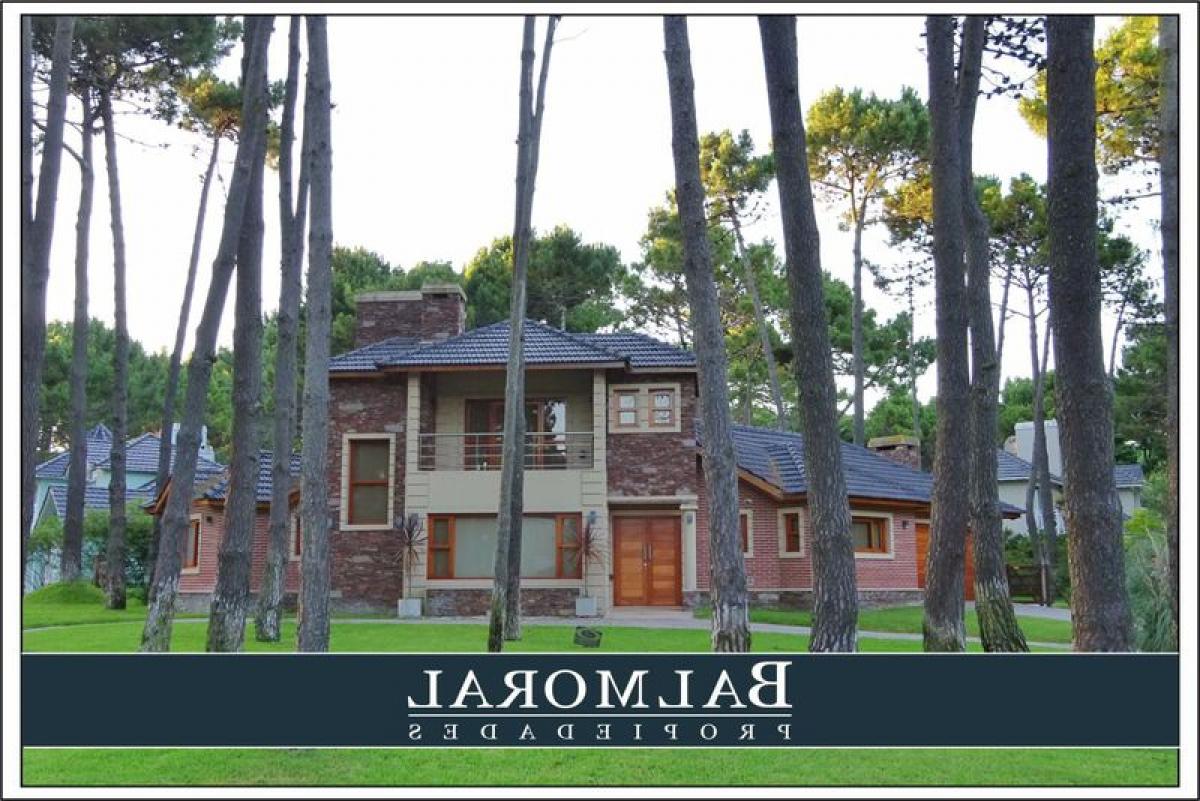 3 bedrooms House in Mar del Plata, Argentina No. 96496