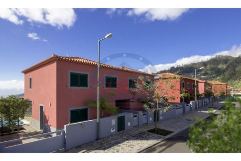 3 bedrooms Villa in Calheta, Portugal No. 149737