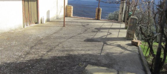 5 bedrooms House in Molise, Italy No. 312531 2