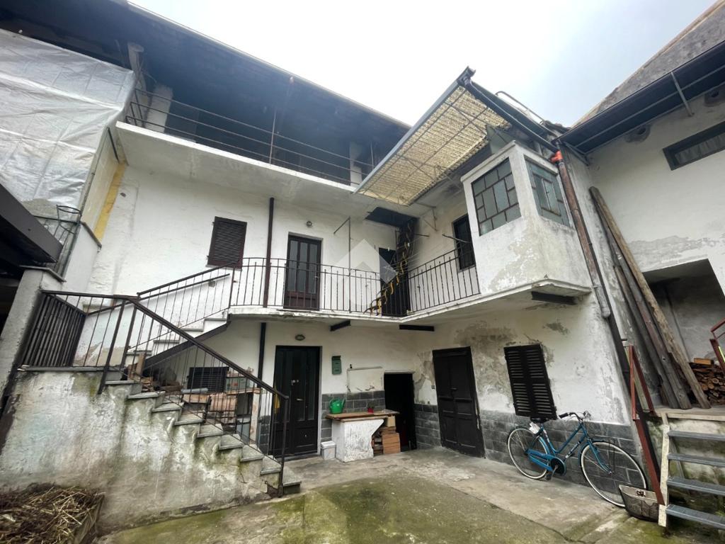 2 Schlafzimmer Haus in Borgomanero, Italy, Nr. 49794