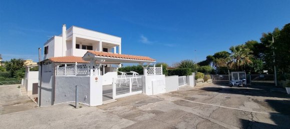 Casa de 3 dormitorios en Monopoli, Italy No. 184099 37