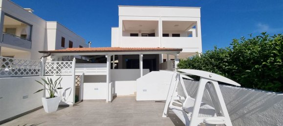 Casa de 3 dormitorios en Monopoli, Italy No. 184099 2