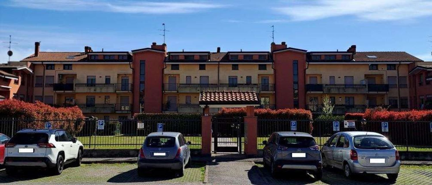 5 chambres Appartement à Abbiategrasso, Italy No. 382885