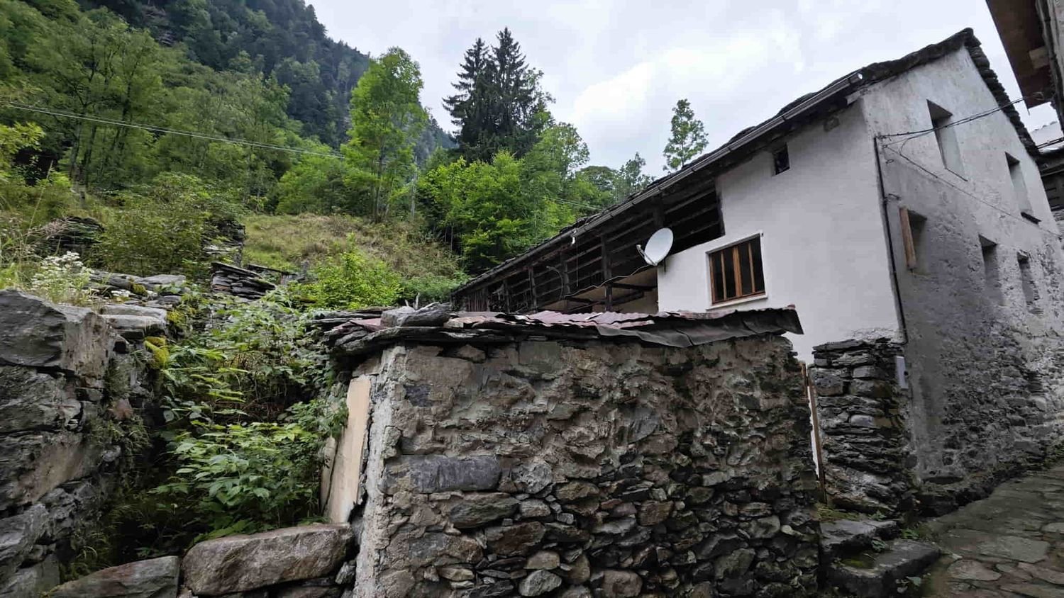 10 rooms House in Alto Sermenza, Italy No. 115808