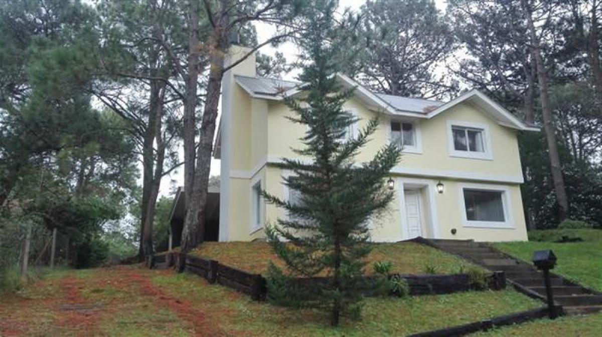 3 bedrooms House in Mar del Plata, Argentina No. 103472