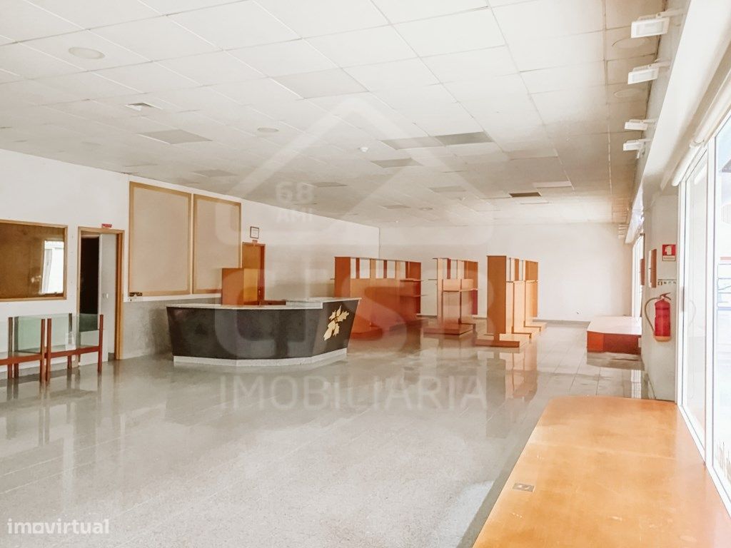 190m² Commercial property in Samora Correia, Portugal No. 346123