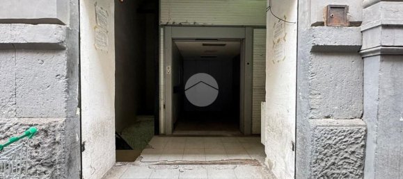 30m² Warehouse in Naples, Italy No. 88232 3