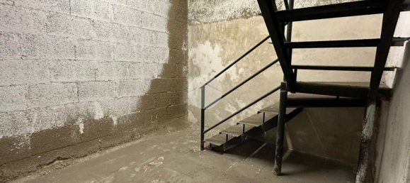 30m² Warehouse in Naples, Italy No. 88232 10