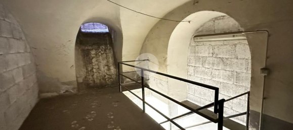 30m² Warehouse in Naples, Italy No. 88232 11