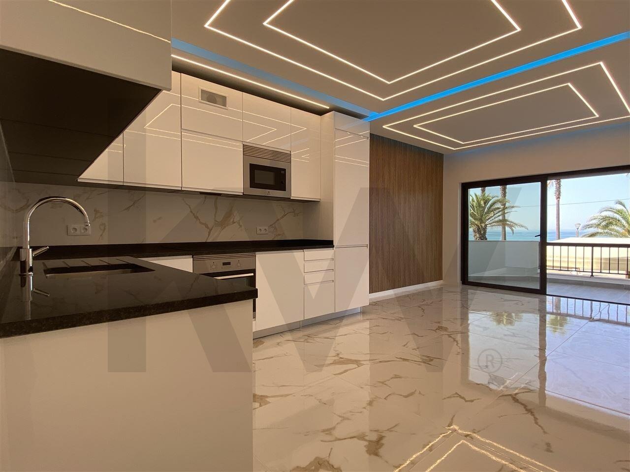 Apartamento de 2 dormitorios en Quarteira, Portugal No. 203732