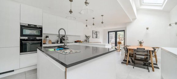 4 bedrooms House in London, United Kingdom No. 7801 9