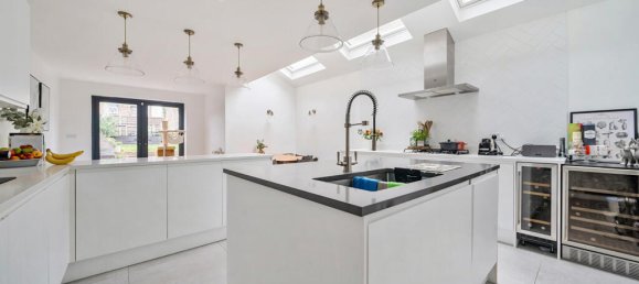 4 bedrooms House in London, United Kingdom No. 7801 17