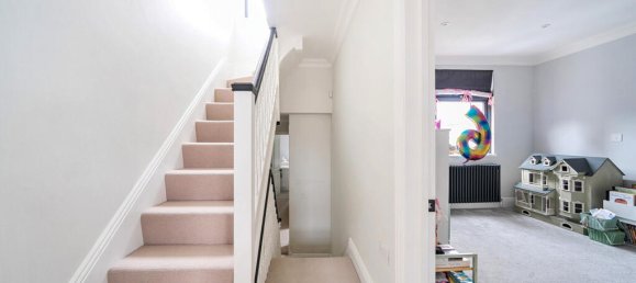 4 bedrooms House in London, United Kingdom No. 7801 4