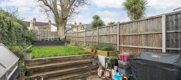 4 bedrooms House in London, United Kingdom No. 7801 2