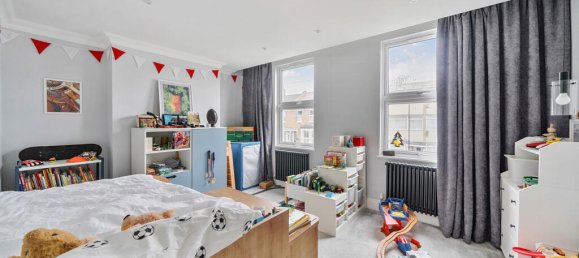 4 bedrooms House in London, United Kingdom No. 7801 7