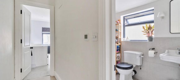 4 bedrooms House in London, United Kingdom No. 7801 6