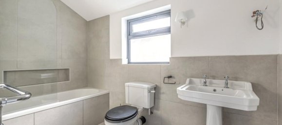 4 bedrooms House in London, United Kingdom No. 7801 8