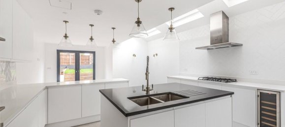 4 bedrooms House in London, United Kingdom No. 7801 24