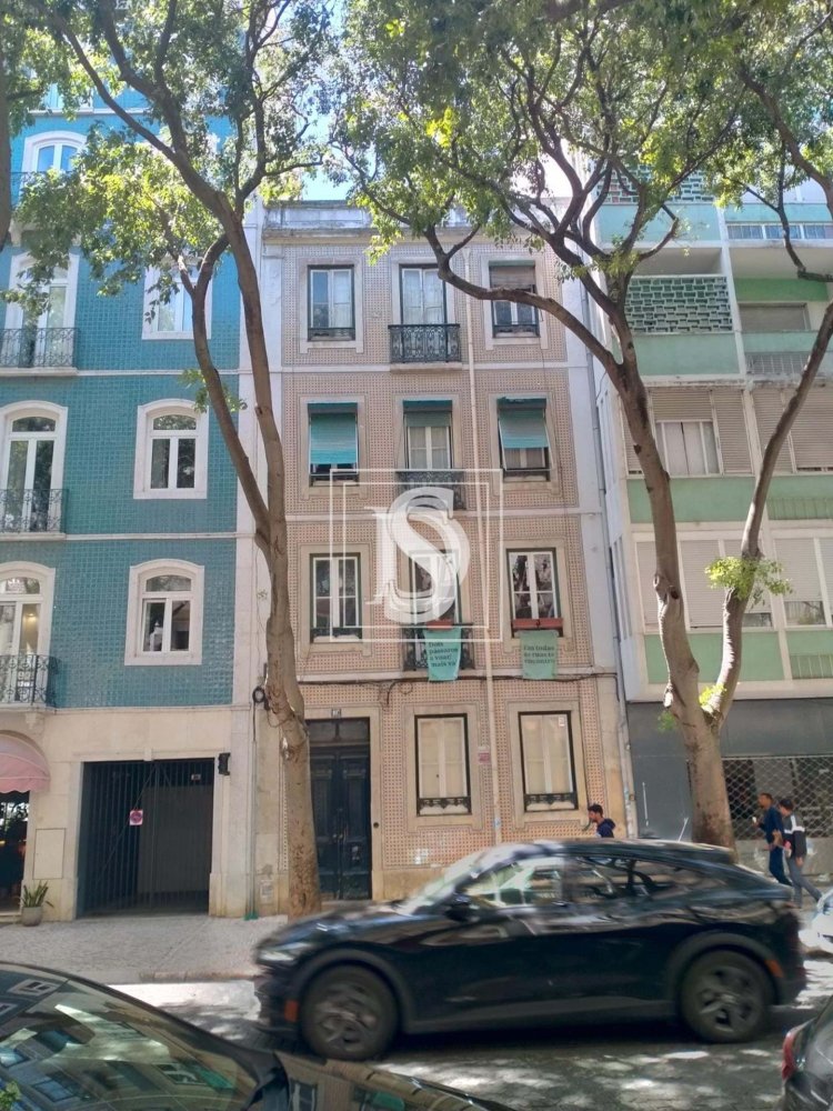 404m² Building in Lisbon, Portugal No. 352910