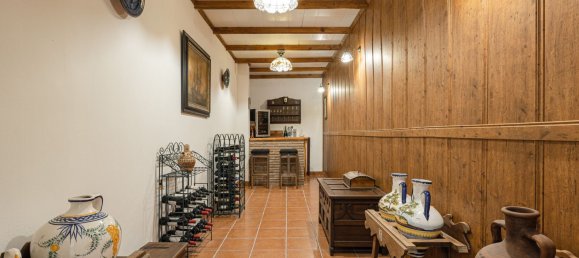 6 bedrooms Villa in Estepona, Spain No. 40219 13