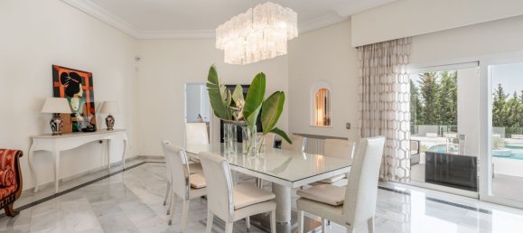 6 bedrooms Villa in Estepona, Spain No. 40219 6