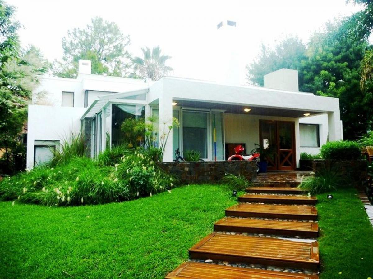 4 bedrooms House in Escobar, Argentina No. 65533