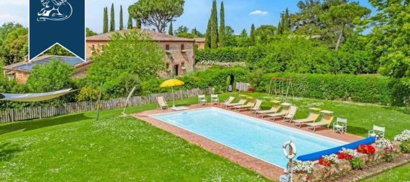 800m² Commercial property in Monteroni d'Arbia, Italy No. 232197 2