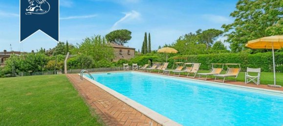 800m² Commercial property in Monteroni d'Arbia, Italy No. 232197 3