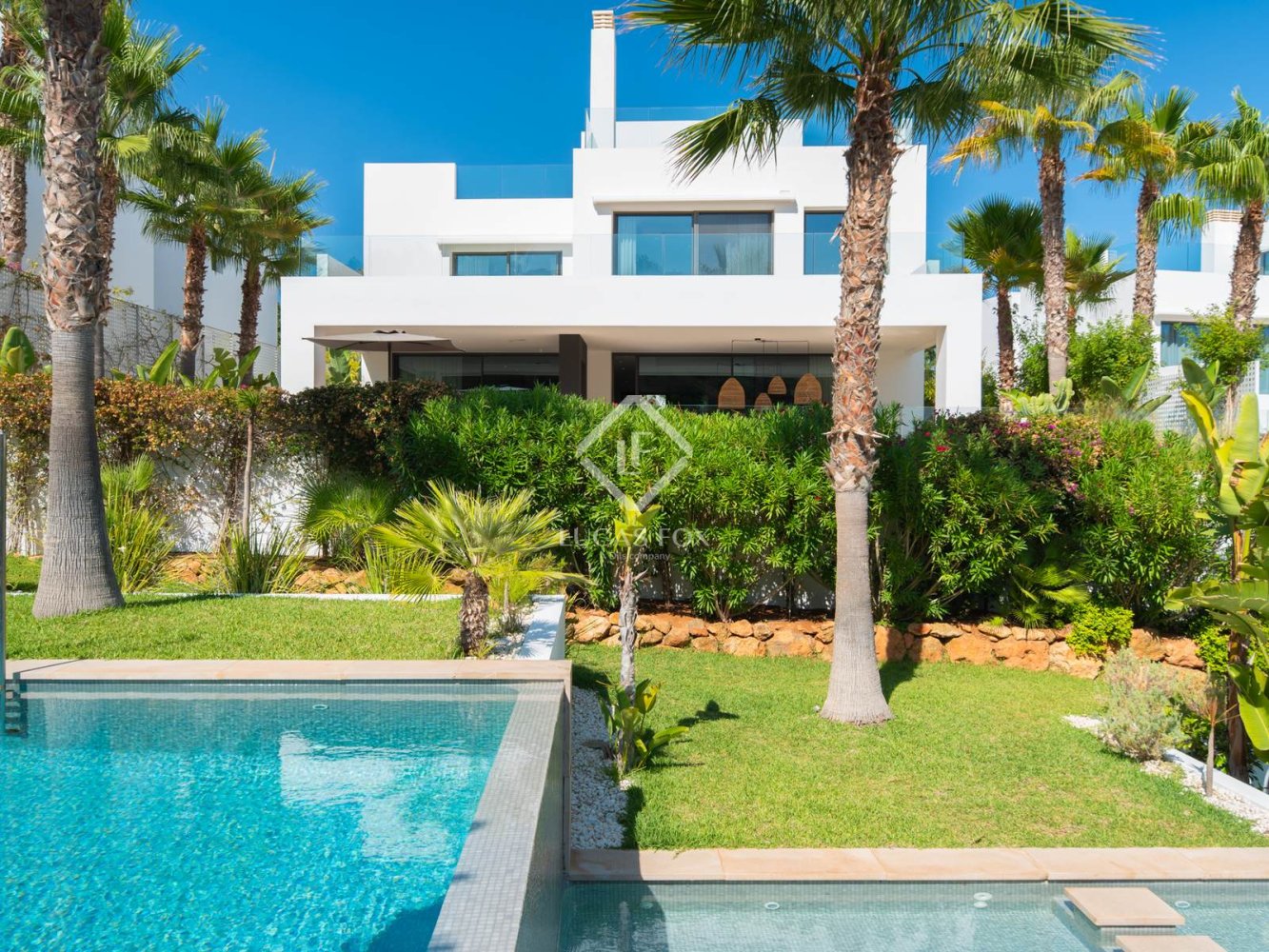 Villa de 5 dormitorios en Ibiza, Spain No. 183989