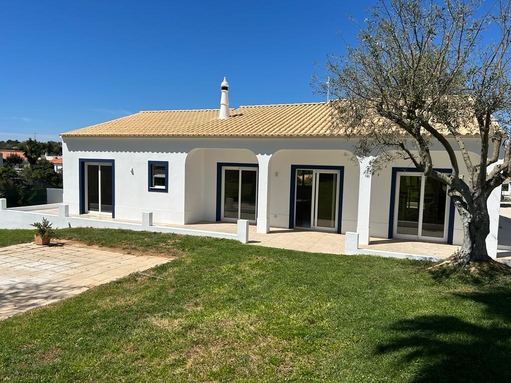 3 bedrooms Villa in Lagoa, Portugal No. 92103