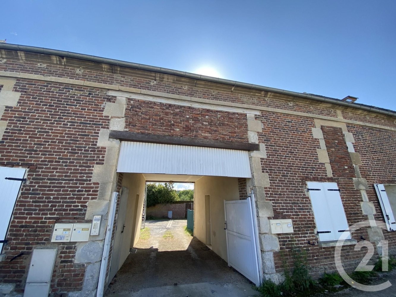 160m² Building in Grandfresnoy, France No. 161088