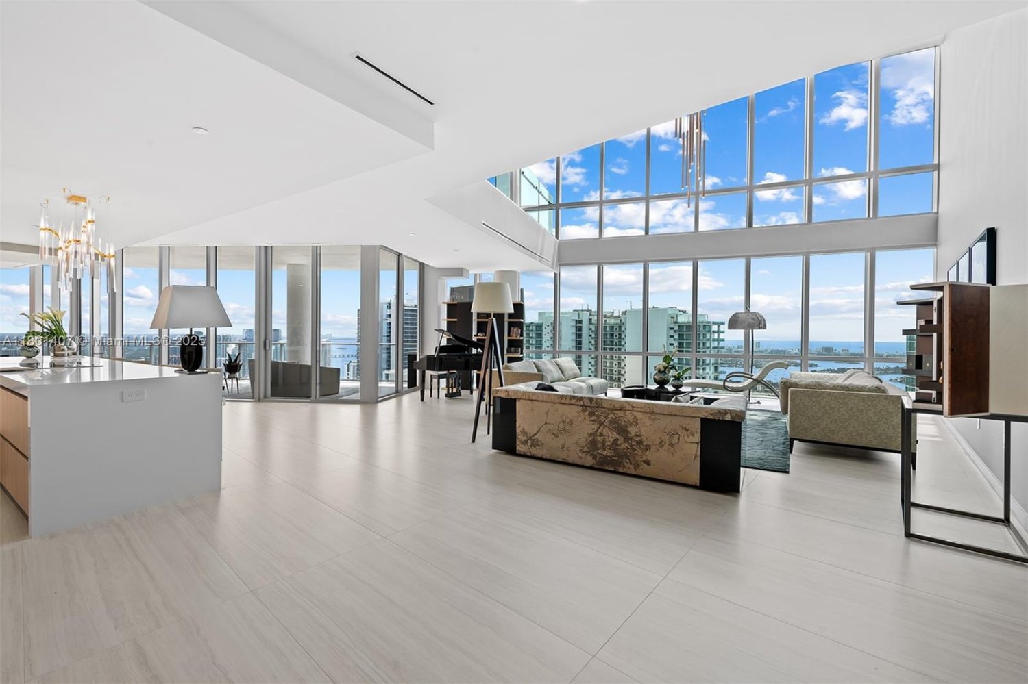 5 chambres propriété commerciale à vendre à Miami, Miami-Dade, Florida, USA № 614674