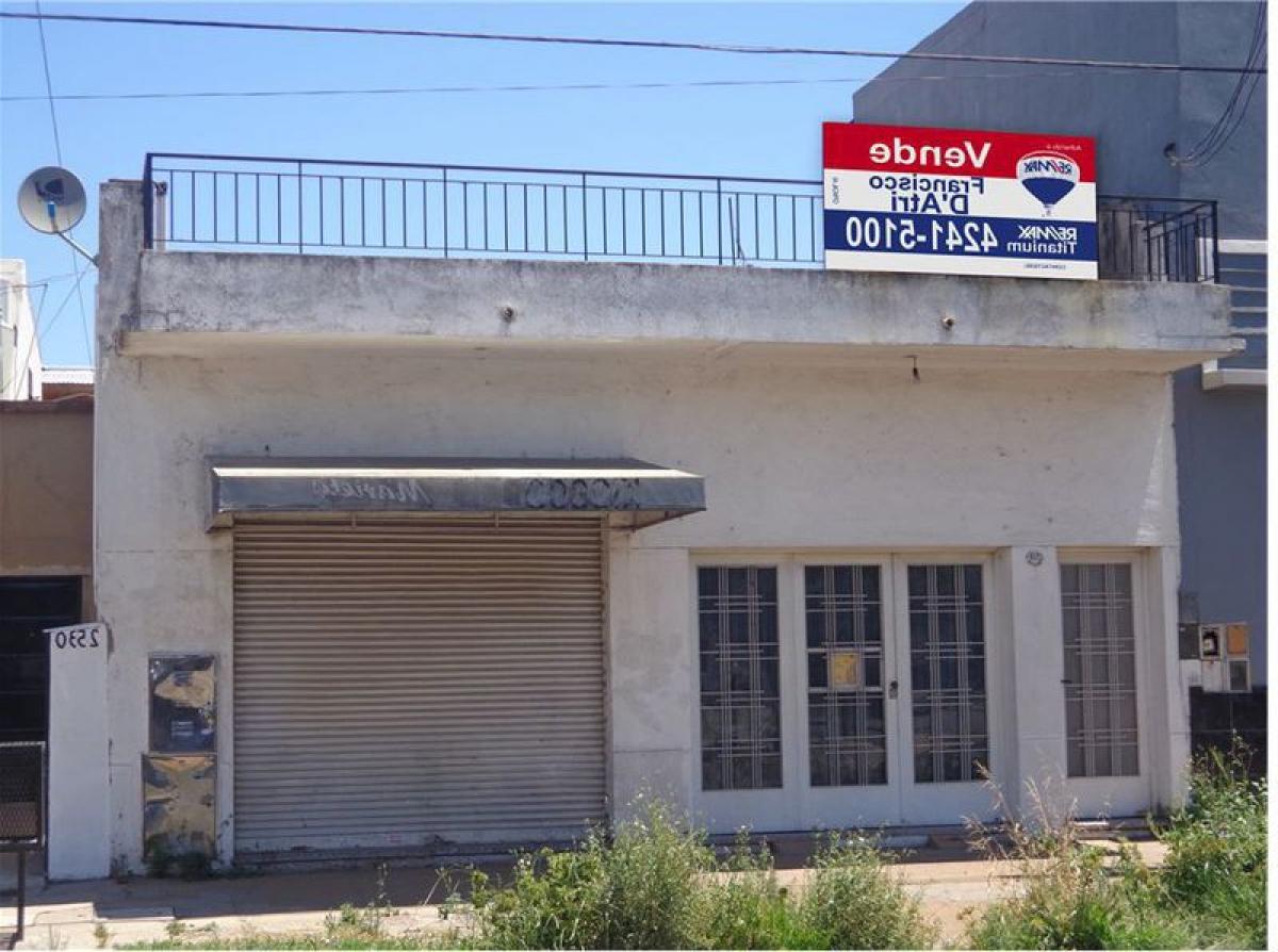 3 bedrooms House in Lanus, Argentina No. 7066