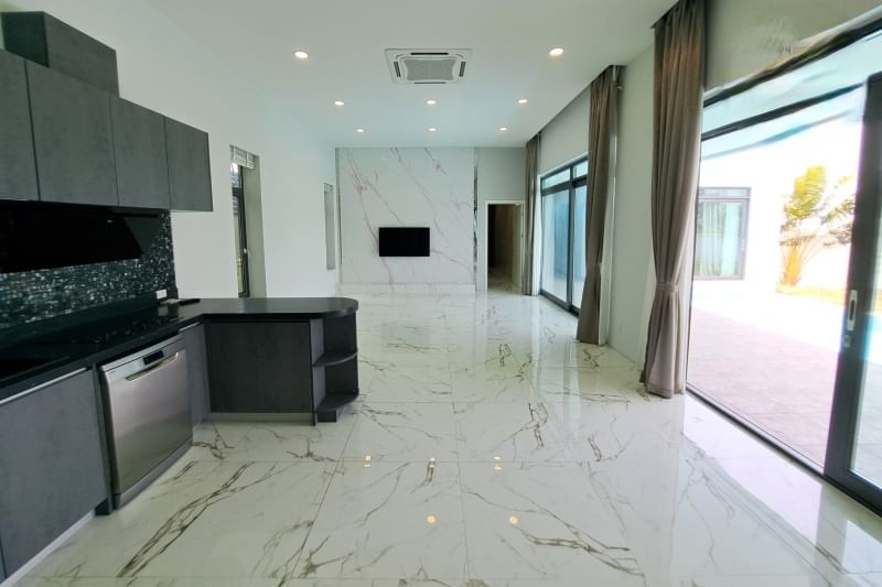 3 bedrooms Villa in Pattaya, Thailand No. 19221