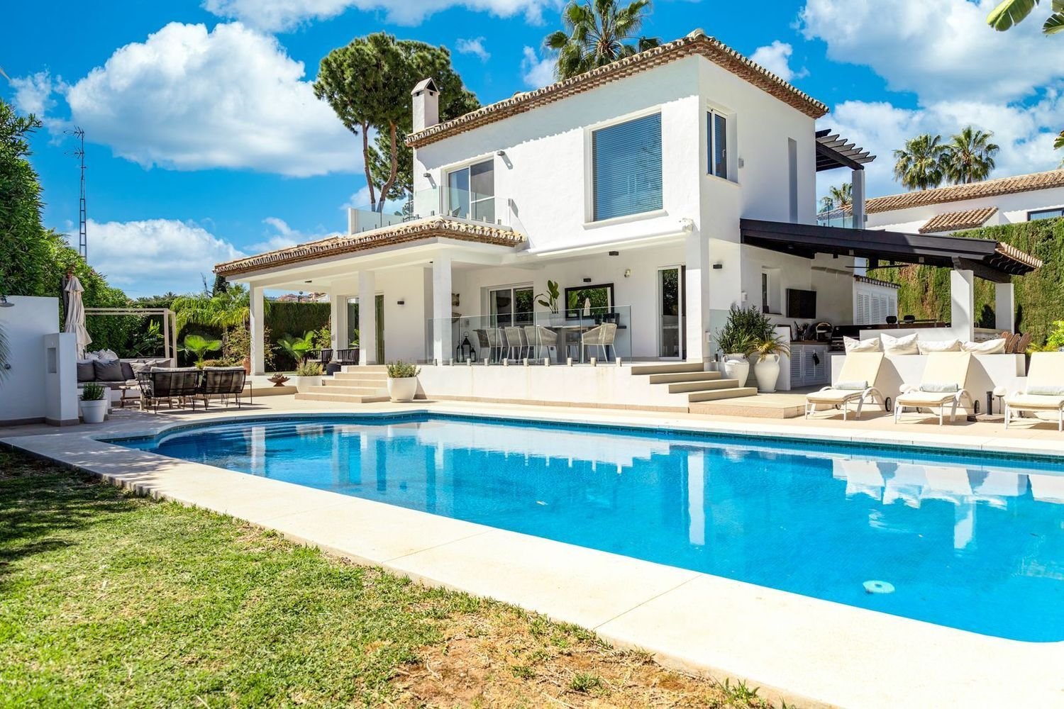 Villa de 4 dormitorios en Marbella, Spain No. 112791
