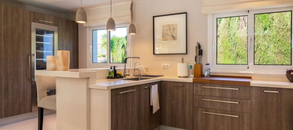 Villa de 4 dormitorios en Marbella, Spain No. 112791 36