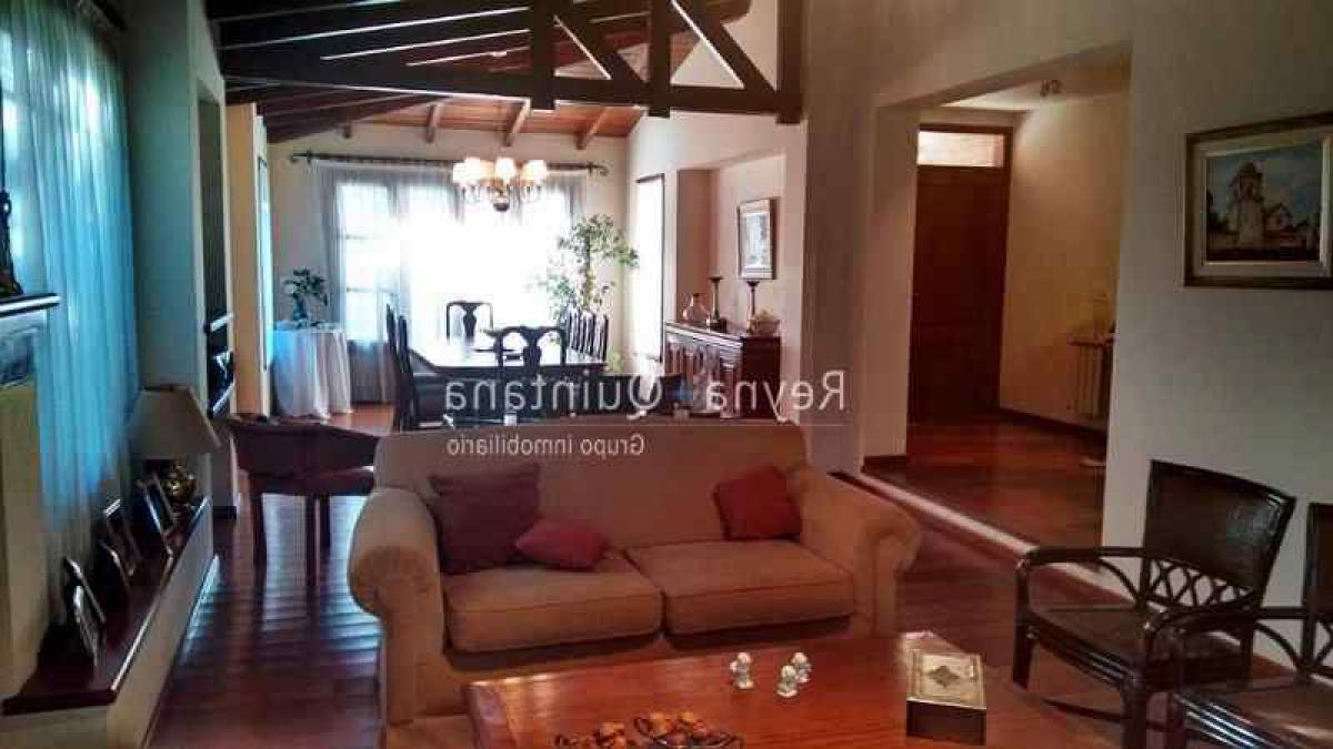 4 bedrooms House in Cordoba, Argentina No. 52970